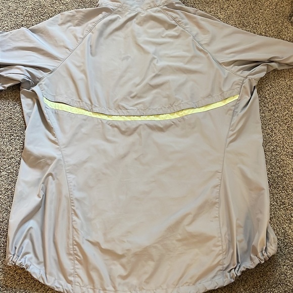 ⭐️3/20 Nike running lightweight zip up large - Picture 5 of 5
